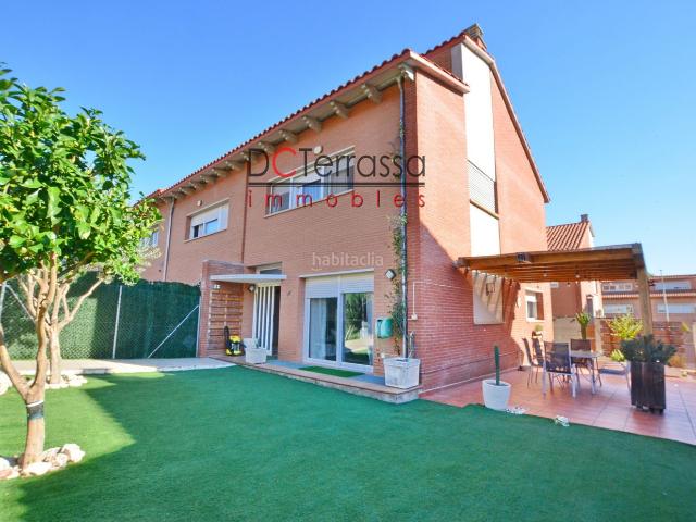 Casa adosada en venta en Viladecavalls. Casas adosadas.