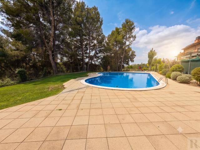 Casa adosada en venta en Viladecavalls. Casas adosadas.