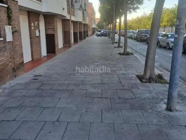 Casa adosada en venta en Viladecans, Torrent Ballester. Casa adosada con terraza de 70 m, jardín privado y garaje en Viladecans. Casas adosadas.