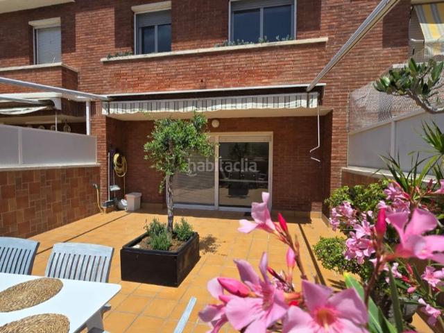 Casa adosada en venta en Viladecans, Torrent Ballester. SE VENDE CASA EN URBANIZACIÓN TRANQUILA y BUEN COMUNICADOA. Casas adosadas.