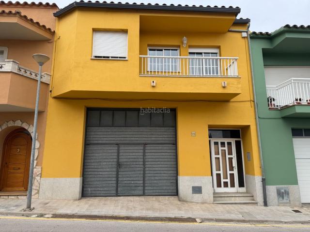 Casa adosada en venta en Vilafant. ¡Descubre tu nuevo hogar en Vilafant!. Casas adosadas.