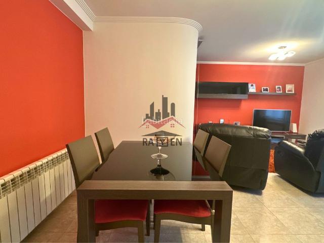 Casa adosada en venta en Vilafant. Propiedad espaciosa con uso mixto en Vilafant vivienda gran zona de almacéngaraje. Casas adosadas.