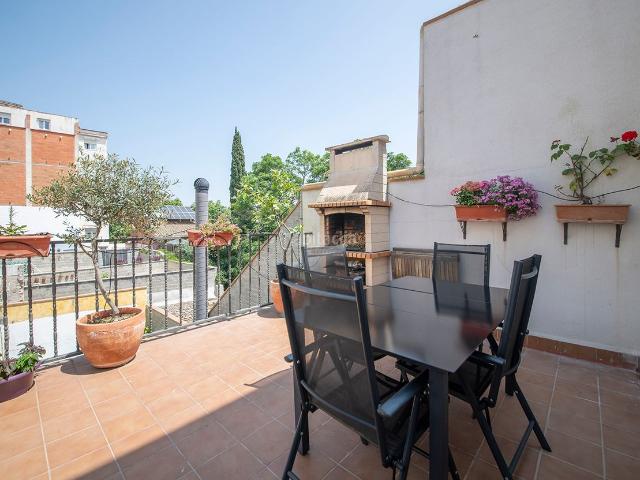 Casa adosada en venta en Vilafranca del Penedès, Les Clotes. Casa adosada con piscina en el centro histórico de Vilafranca del Penedès. Casas adosadas Vilafranca del.
