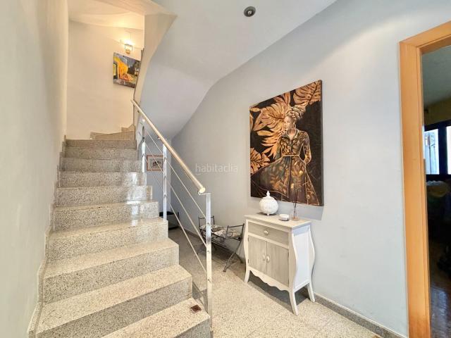 Casa adosada en venta en Vilafranca del Penedès, Les Clotes. Casa de 283 m² con garaje, local y amplios espacios en Vilafranca del Penedès. Casas adosadas Vilafranca del.