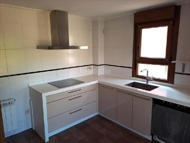Casa adosada en venta en Vilagarcía de Arousa, O Carril. VIVIENDA ADOSADA MUY LUMINOSA EN UNA UBICACIÓN EXCEPCIONAL. Casas adosadas Vilagarcía de.