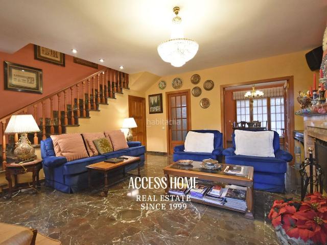 Casa adosada en venta en Vilassar de Dalt. Casa adosada con terraza, jardín y piscina privada comunitaria. Casas adosadas Vilassar de.