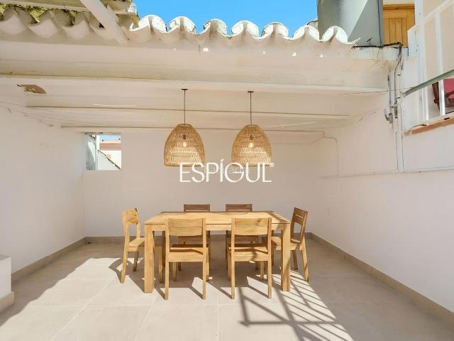 Casa adosada en venta en Vilassar de Dalt. Casa de pueblo con terraza de 25 m en el centro de Vilassar de Dalt. Casas adosadas Vilassar de.