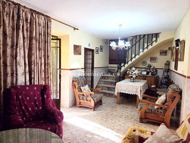 Casa adosada en venta en Villatorres. Oportunidad de Bonita Casa cerca de la Parroquia Nuestra Señora de la Asunción. Casas adosadas.