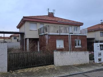 Casa adosada en Venta en Villaverde de Medina