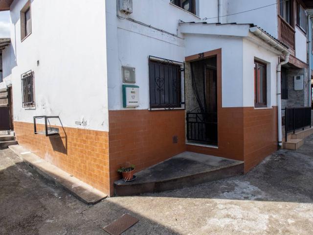Casa adosada en Venta en Villaviciosa Amandi