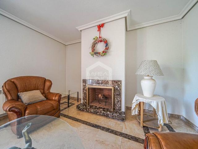 Casa adosada en venta en Villaviciosa de Odón, Castillo Campodón. El Hogar Perfecto Chalet de 4 Plantas y 7 Habitaciones para Toda la Familia en Villaviciosa de Odón, Madrid. Casas adosadas.