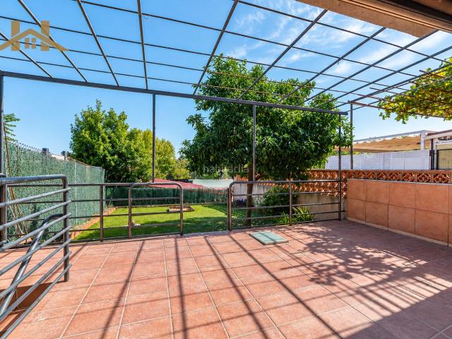 Casa adosada en venta en Villaviciosa de Odón, Centro. espectacular chalet adosado en el centro de Villaviciosa de odon. Casas adosadas Villaviciosa de.