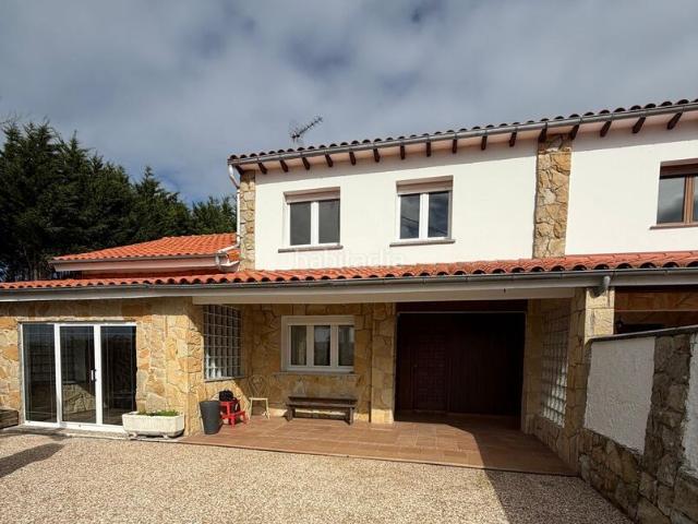 Casa adosada en venta en Villaviciosa, Quintes Arroes. EXCLUSIVO CHALET PAREADO EN VILLAVERDE. Casas adosadas.