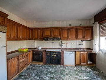 Casa adosada en venta en Villaviciosa, Villaviciosa Amandi. Venta de casa de tres dormitorios en el corazón de VillaviciosaAsturias. Casas adosadas.