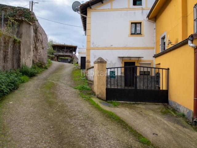 Casa adosada en venta en Villaviciosa, Villaviciosa Amandi. Venta de casa en AmandiVillaviciosa para reformar. Casas adosadas.