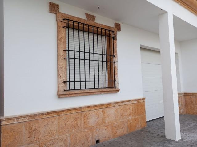 Casa adosada en venta en Villa de Don Fadrique La. Vivienda adosada a estreno en la Villa de D.Fadrique 135000. Casas adosadas Villa de Don Fadrique.