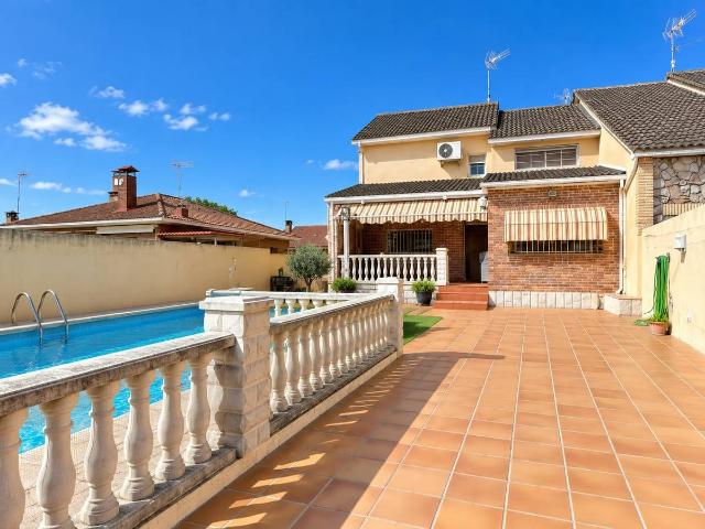 Casa adosada en Venta en Villa del Prado