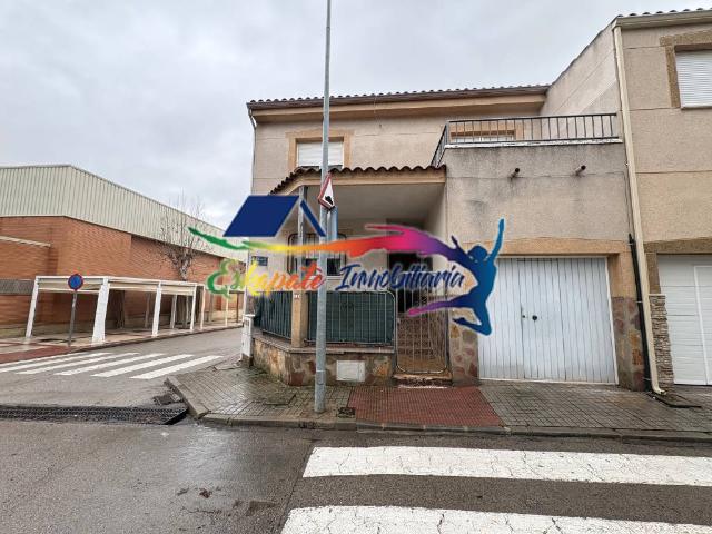 Casa adosada en Venta en Villacañas