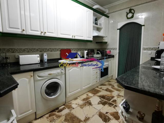 Casa adosada en venta en Villacañas. Vivienda adosada con Bar en Calle Ciudad Real, 15 Villacañas Toledo. Casas adosadas.