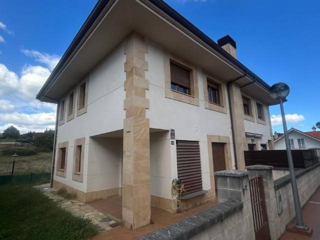Casa adosada en Venta en Villaescusa Cantabria