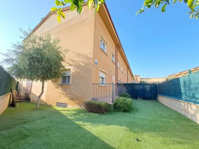 Casa adosada en Venta en Villagonzalo Pedernales