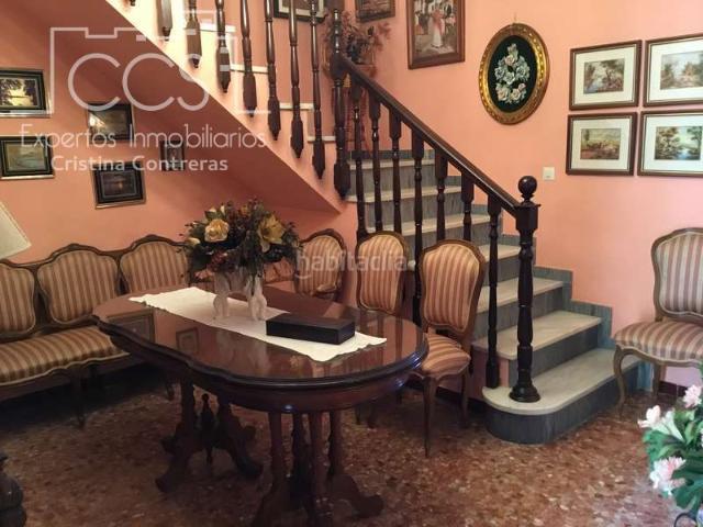 Casa adosada en venta en Villamanrique de la Condesa. Venta de gran casa de pueblo de 2 plantas con 2 grandes patios traseros en Villamanrique de la Condesa. Casas adosadas Villamanrique de la.