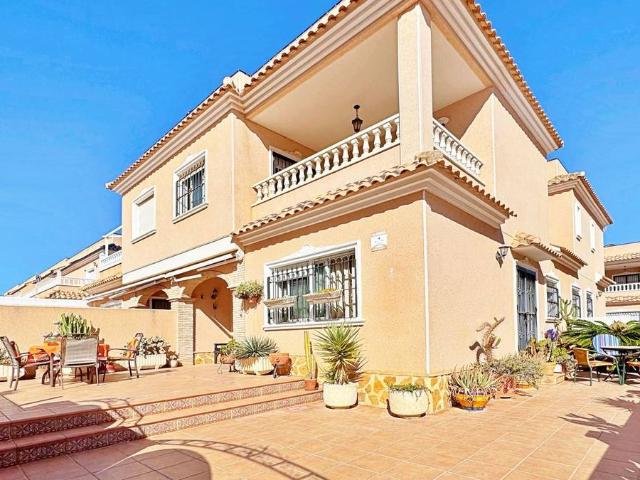 Casa adosada en Venta en Villamartín Las Filipinas