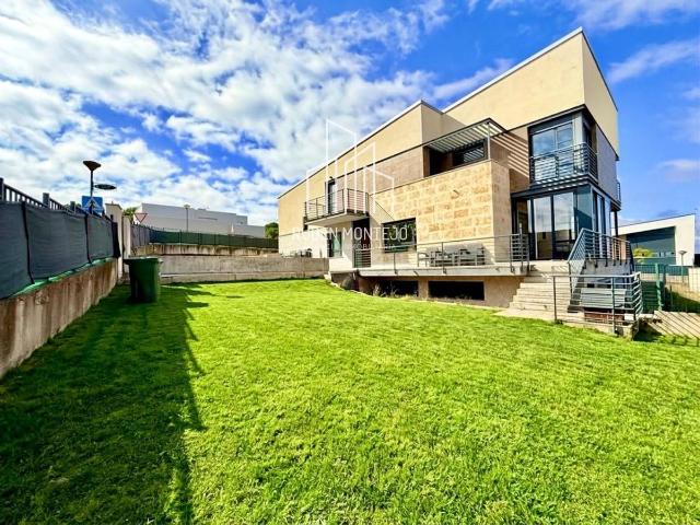 Casa adosada en Venta en Villamayor