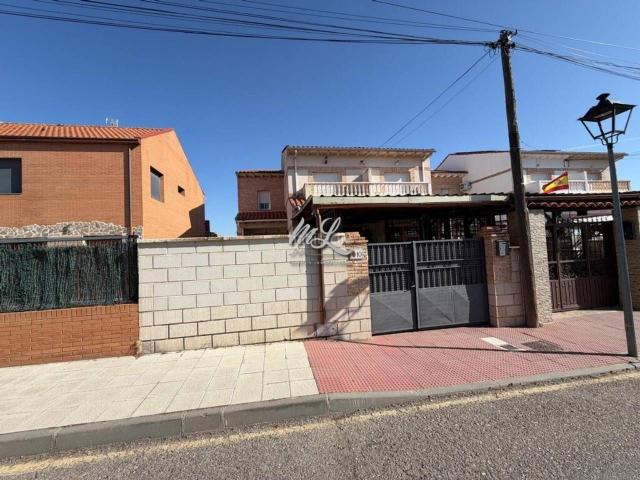 Casa adosada en venta en Villamiel de Toledo. Marín Lara Gestión Inmobiliaria Vende Chalet en Villamiel de Toledo. Casas adosadas Villamiel de.