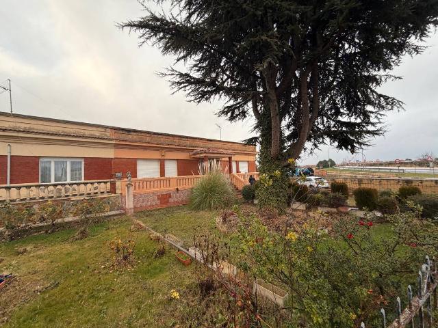 Casa adosada en Venta en Villamuriel de Cerrato