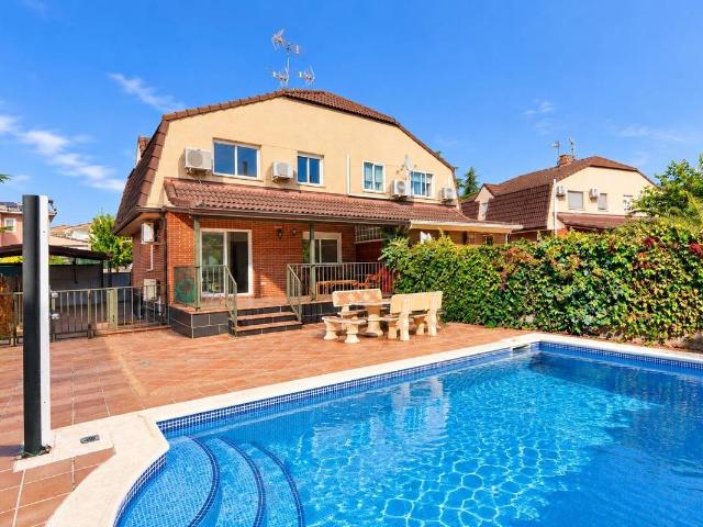 Casa adosada en Venta en Villanueva de Perales