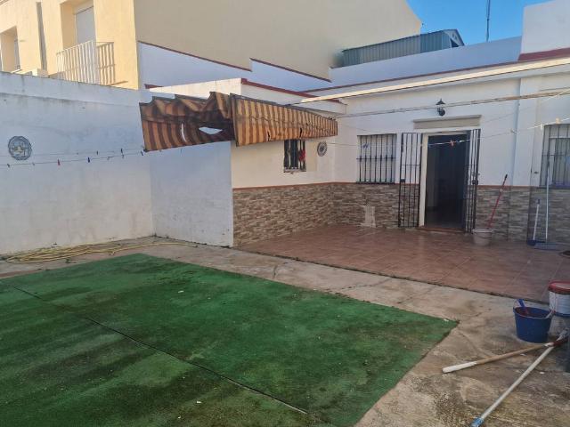 Casa adosada en Venta en Villanueva del Ariscal
