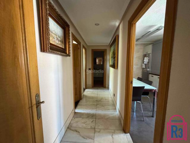 Casa adosada en venta en Villaquilambre. Fabulosa casa muy soleada con 7 dormitorios y zonas comunes con piscina. Casas adosadas.