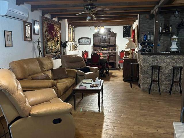 Casa adosada en Venta en Villardompardo