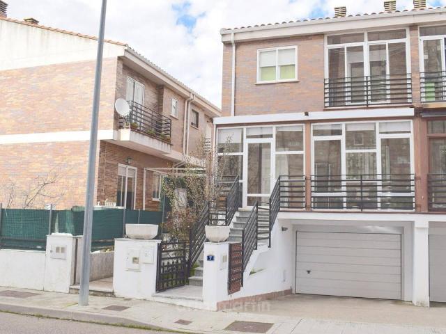Casa adosada en Venta en Villares de la Reina