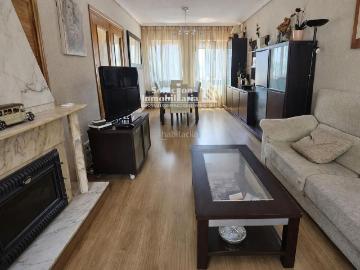 Casa adosada en venta en Villares de la Reina. CHALET ADOSADO A 5 KM DE SALAMANCA 250.000. Casas adosadas Villares de la.