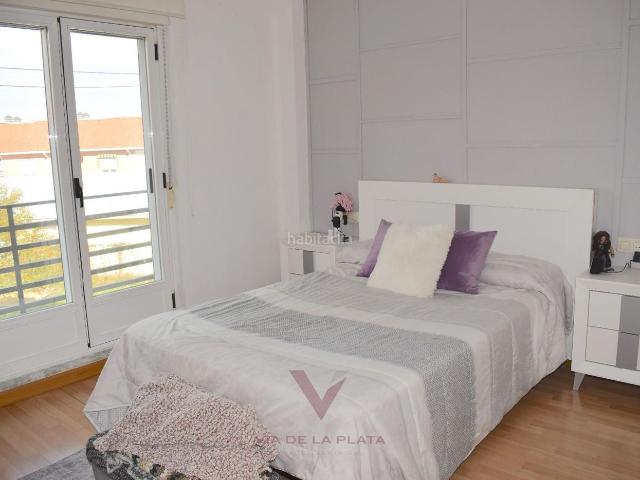 Casa adosada en venta en Villares de la Reina. Chalet en venta en Villares de la Reina con jardín y gran garaje. Casas adosadas Villares de la.