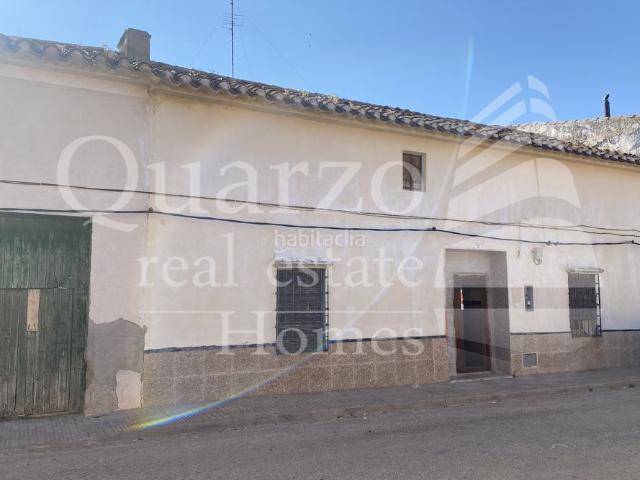 Casa adosada en venta en Villarrobledo. En venta estupenda casa en Villarrobledo. Casas adosadas.