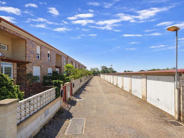 Casa adosada en venta en Villasabariego. Adosado en Cesión de Remate en Villasabariego. Casas adosadas.