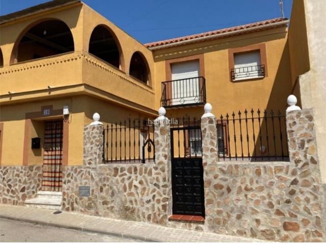 Casa adosada en venta en Villasequilla. Villasequilla calle castillo. Casas adosadas.