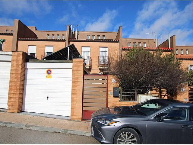 Casa adosada en Venta en Yebes Pueblo