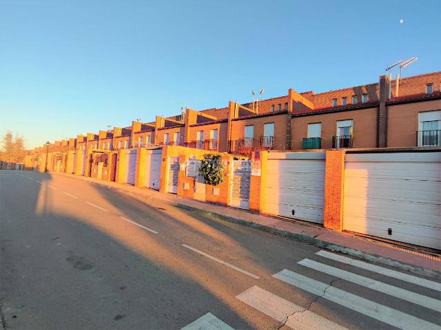 Casa adosada en Venta en Yebes Pueblo