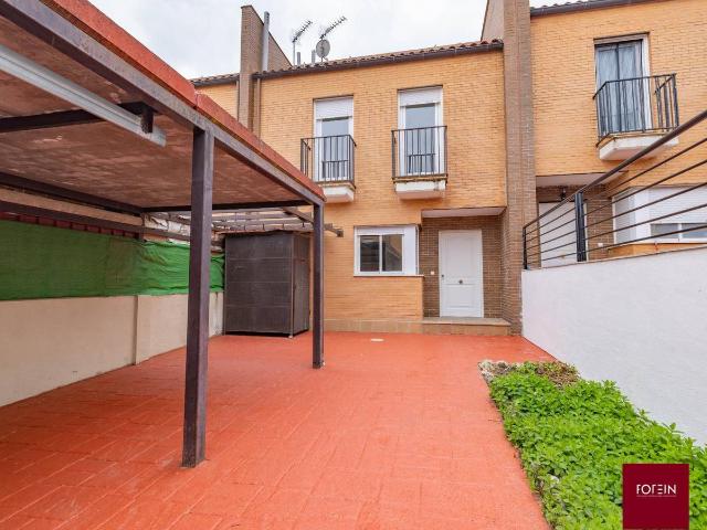 Casa adosada en Venta en Yebes Pueblo