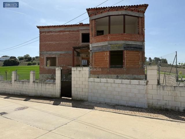 Casa adosada en venta en Yebes, Yebes Pueblo. INMOBLILIARIA ARBETETA VENDE ADOSADOS EN CONSTRUCCIÓN EN YEBES. Casas adosadas.