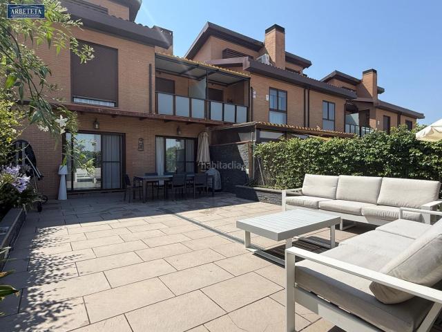 Casa adosada en venta en Yebes, Yebes Valdeluz. INMOBILIARIA ARBETETA VENDE CHALET EN VALDELUZ. Casas adosadas.