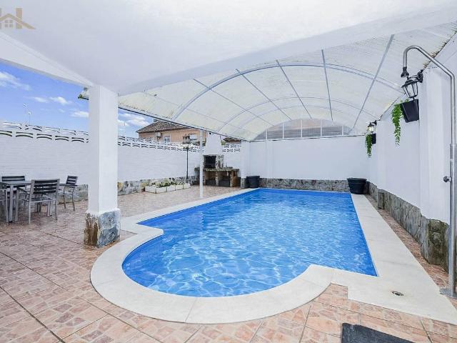 Casa adosada en Venta en Yeles