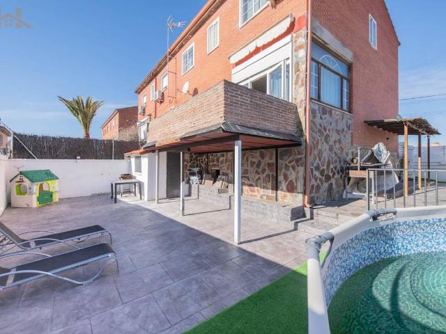 Casa adosada en Venta en Yeles
