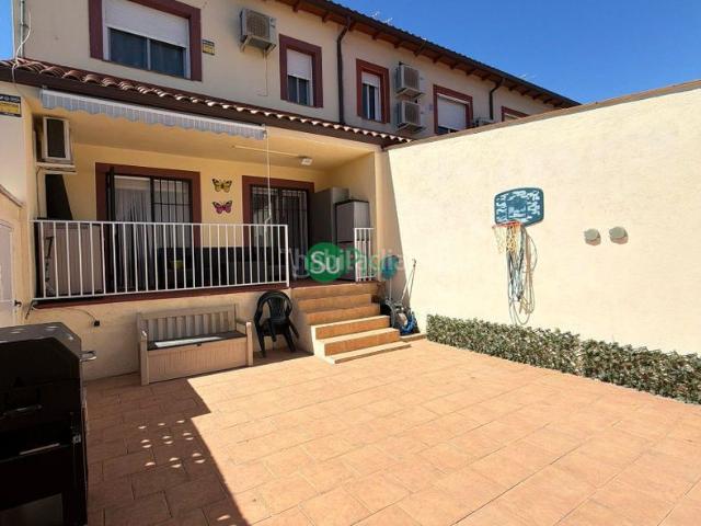 Casa adosada en venta en Yeles. Casas adosadas.