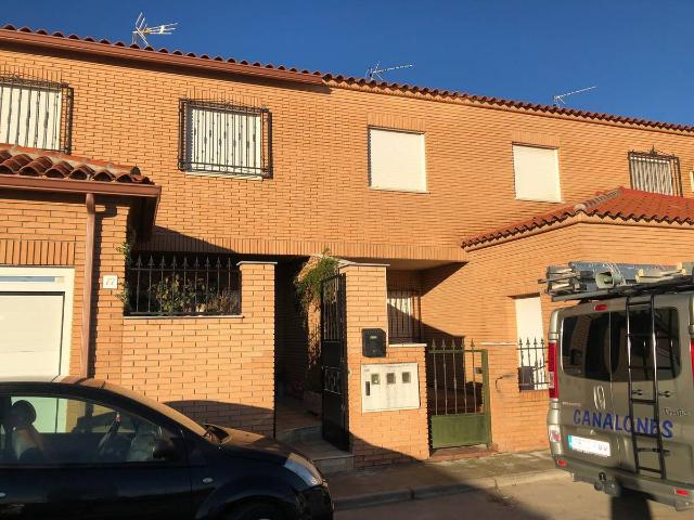 Casa adosada en Venta en Yepes
