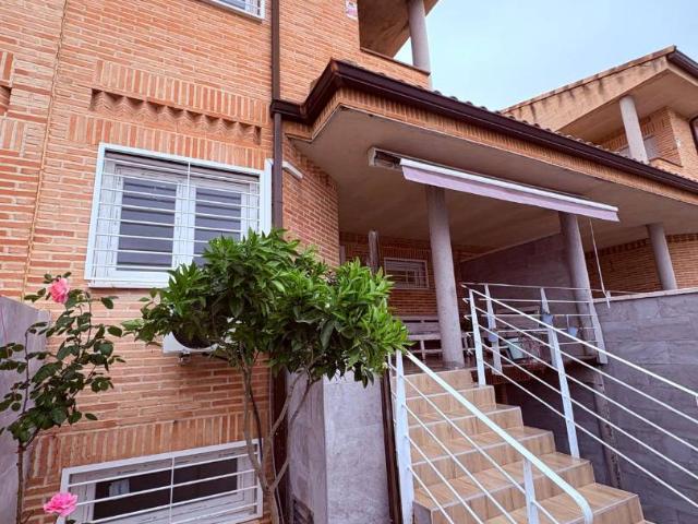 Casa adosada en Venta en Yuncos